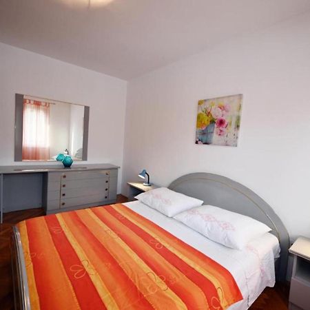Apartments Mihovilovic - 50 M From Beach Слатине Екстериор снимка
