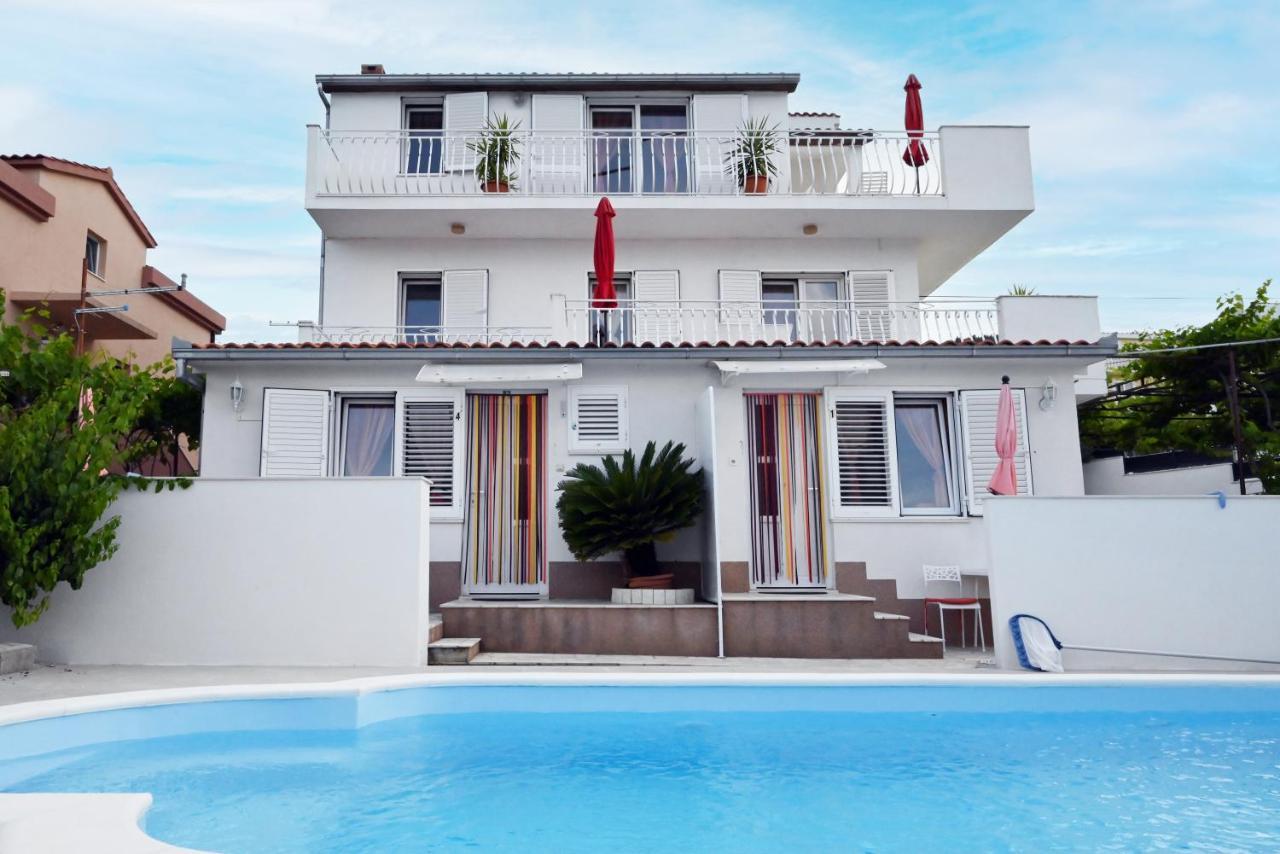 Apartments Mihovilovic - 50 M From Beach Слатине Екстериор снимка