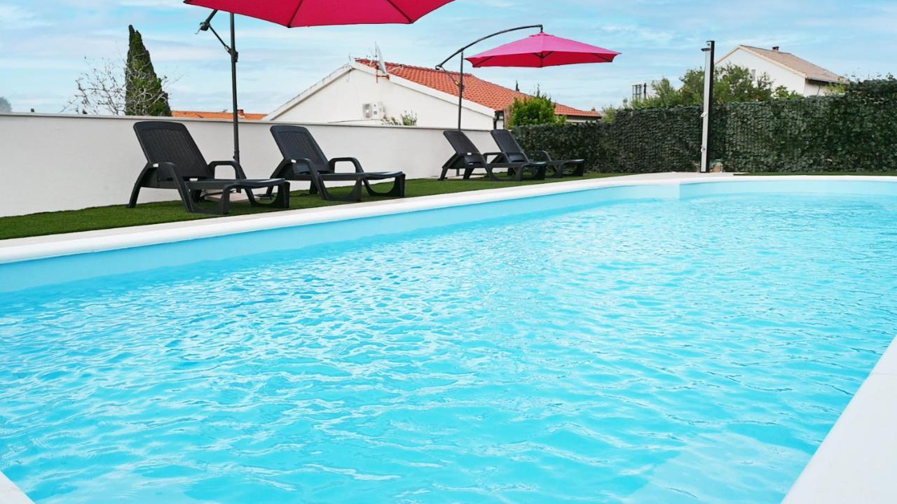 Apartments Mihovilovic - 50 M From Beach Слатине Екстериор снимка