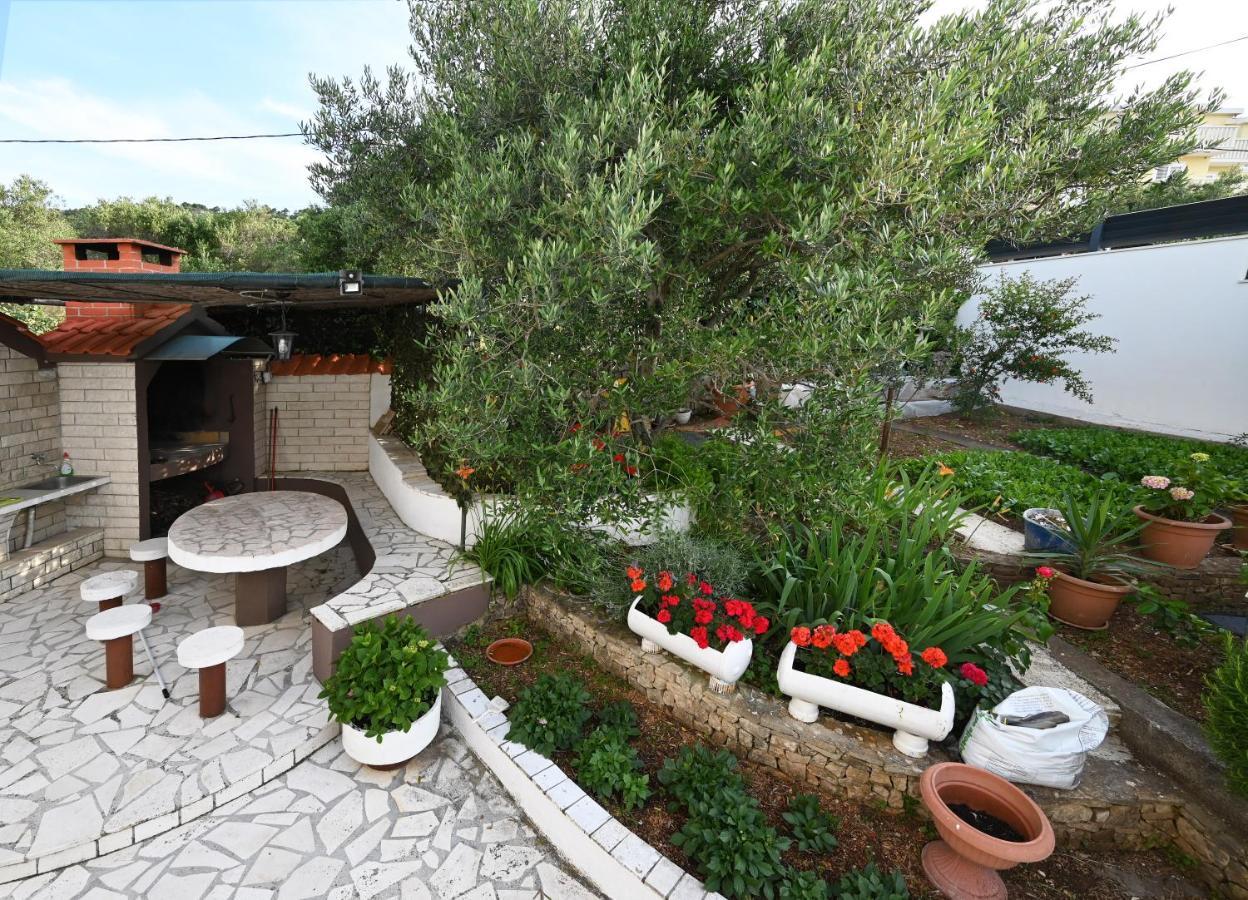 Apartments Mihovilovic - 50 M From Beach Слатине Екстериор снимка