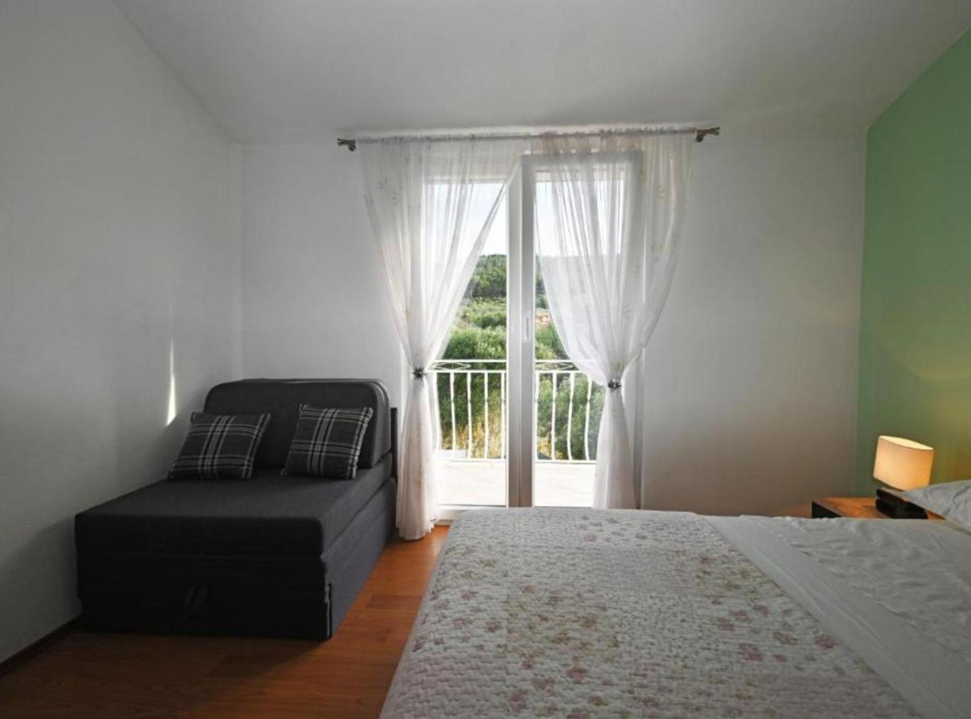 Apartments Mihovilovic - 50 M From Beach Слатине Екстериор снимка