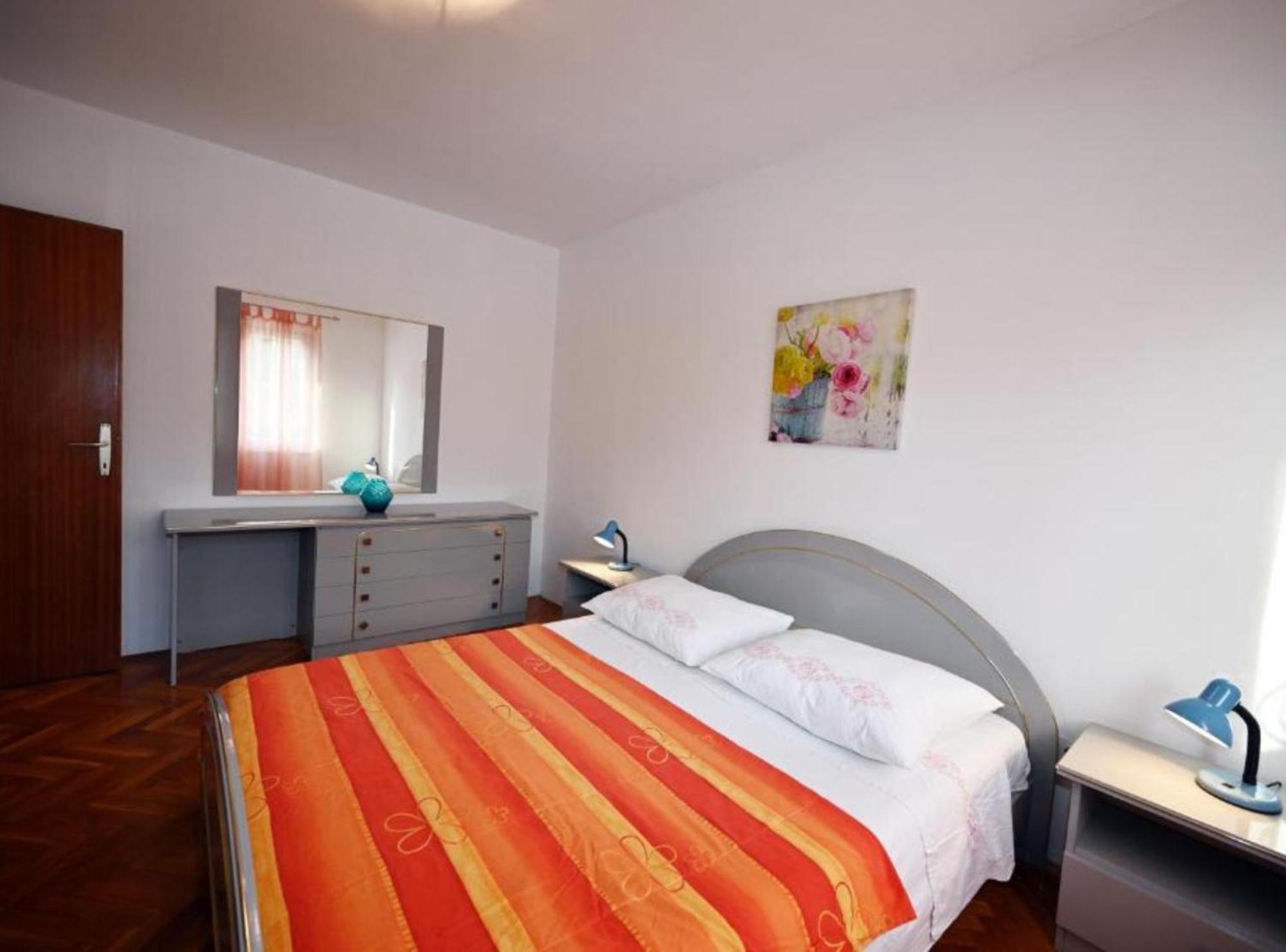 Apartments Mihovilovic - 50 M From Beach Слатине Екстериор снимка