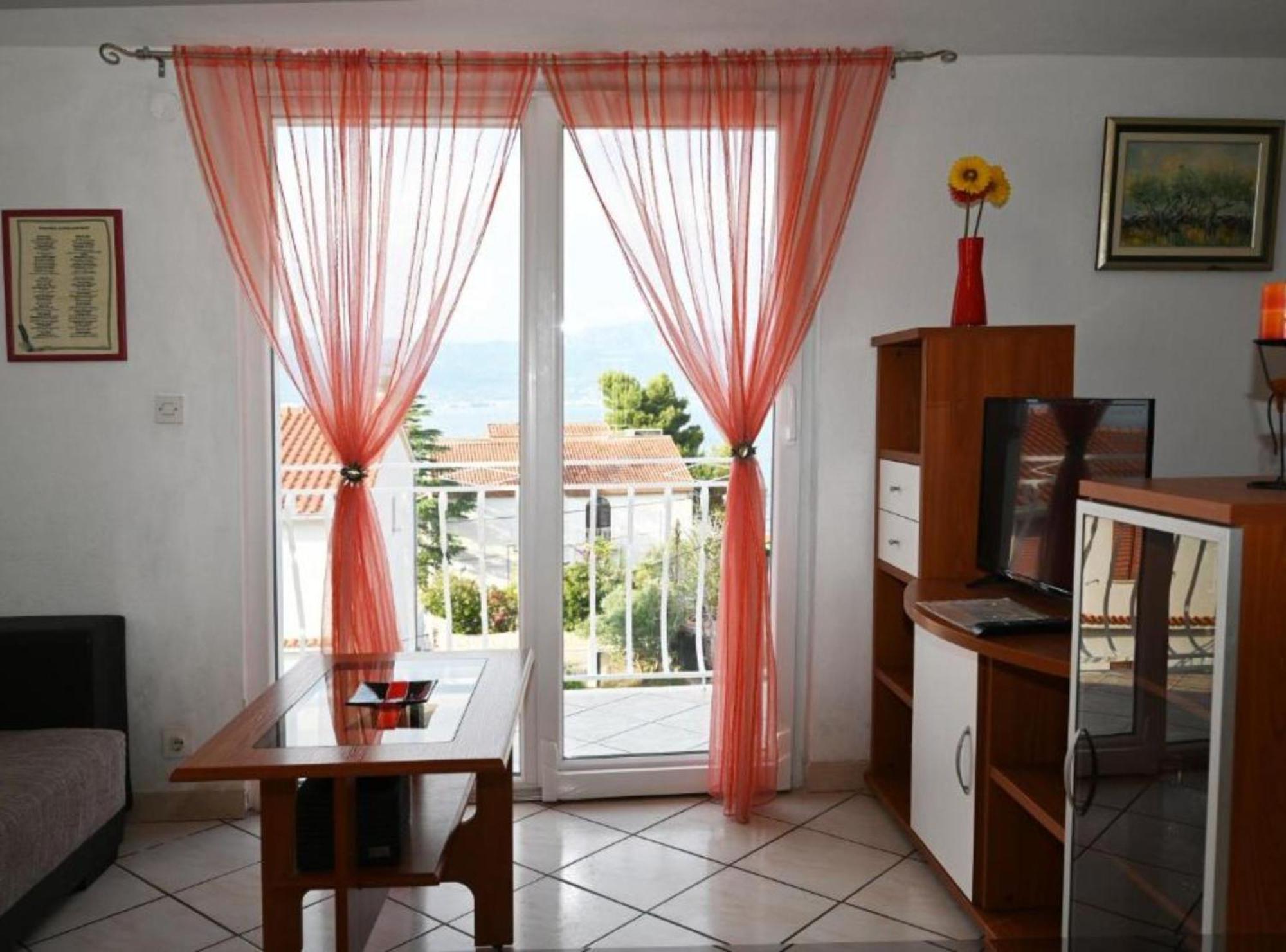 Apartments Mihovilovic - 50 M From Beach Слатине Екстериор снимка