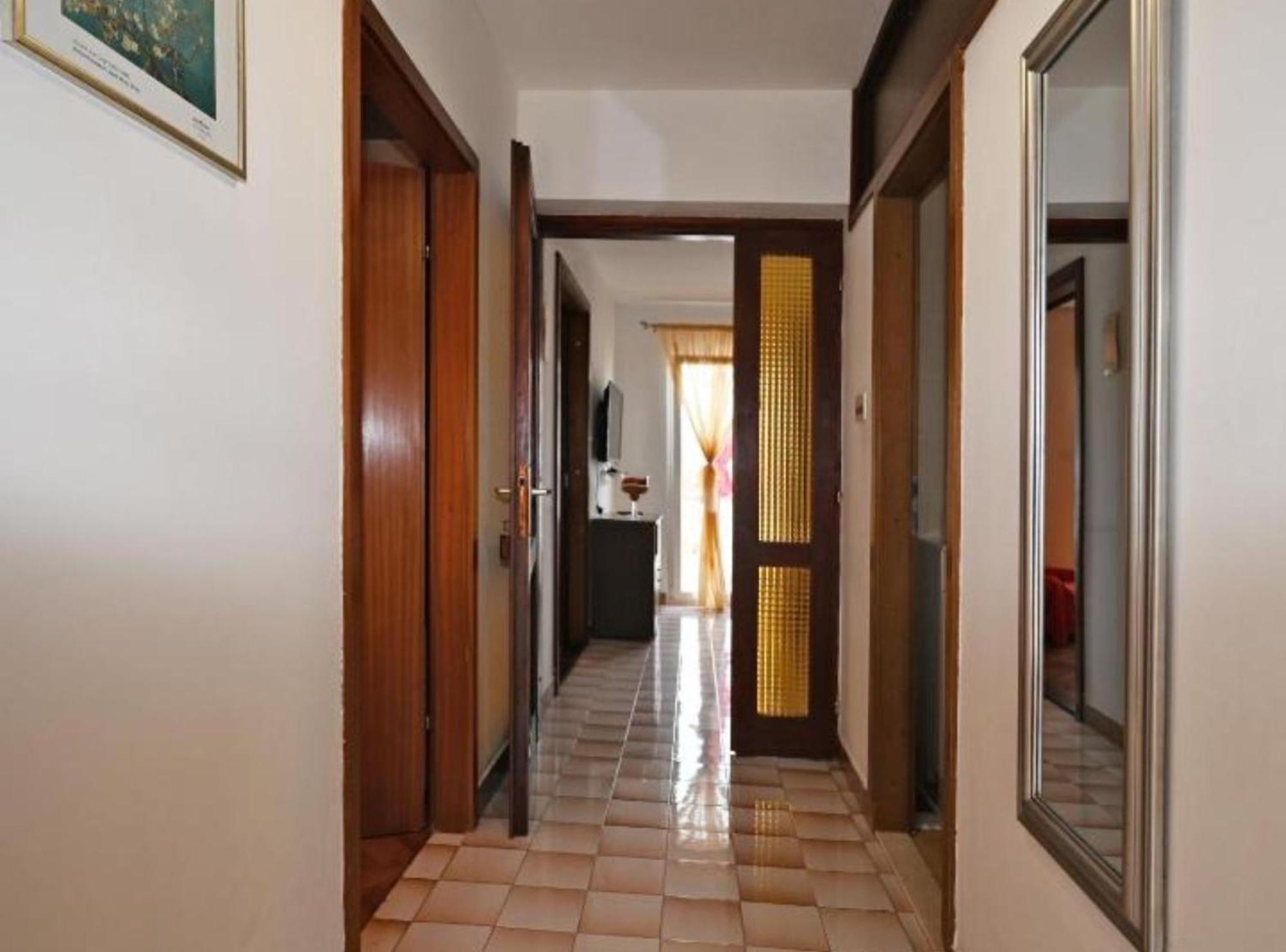 Apartments Mihovilovic - 50 M From Beach Слатине Екстериор снимка