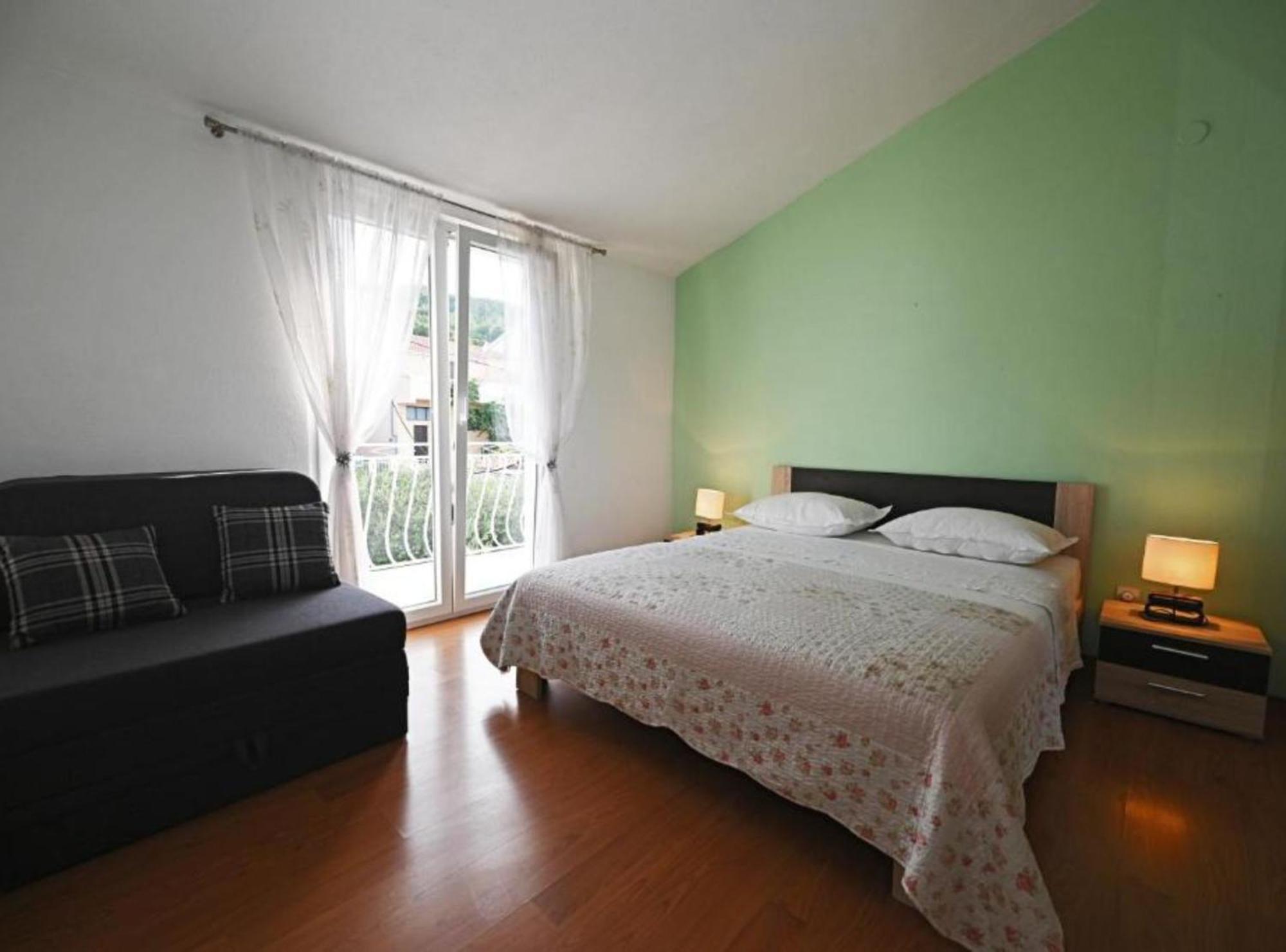 Apartments Mihovilovic - 50 M From Beach Слатине Екстериор снимка