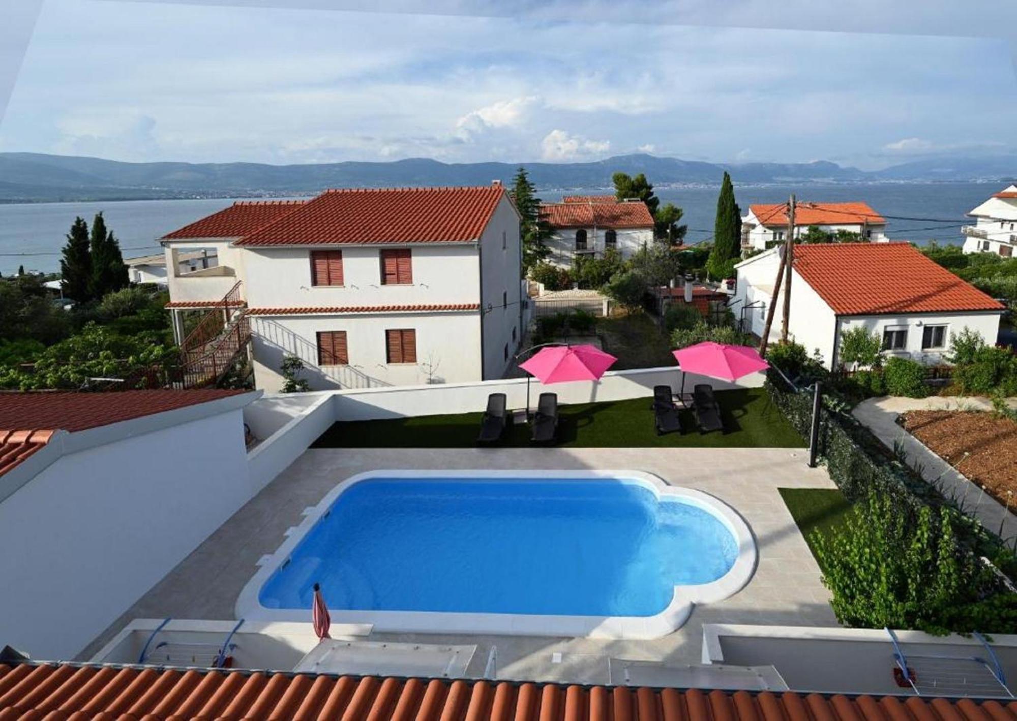 Apartments Mihovilovic - 50 M From Beach Слатине Екстериор снимка