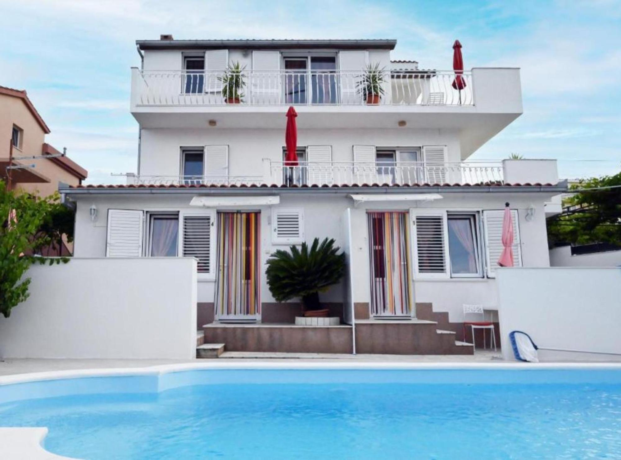 Apartments Mihovilovic - 50 M From Beach Слатине Екстериор снимка