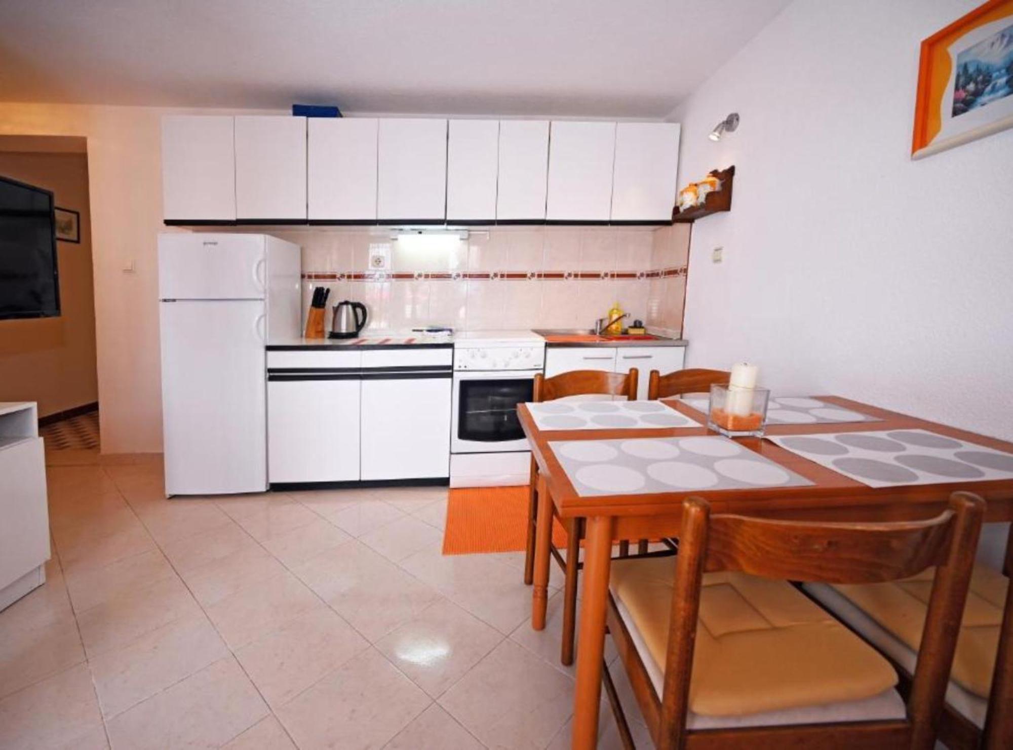 Apartments Mihovilovic - 50 M From Beach Слатине Екстериор снимка