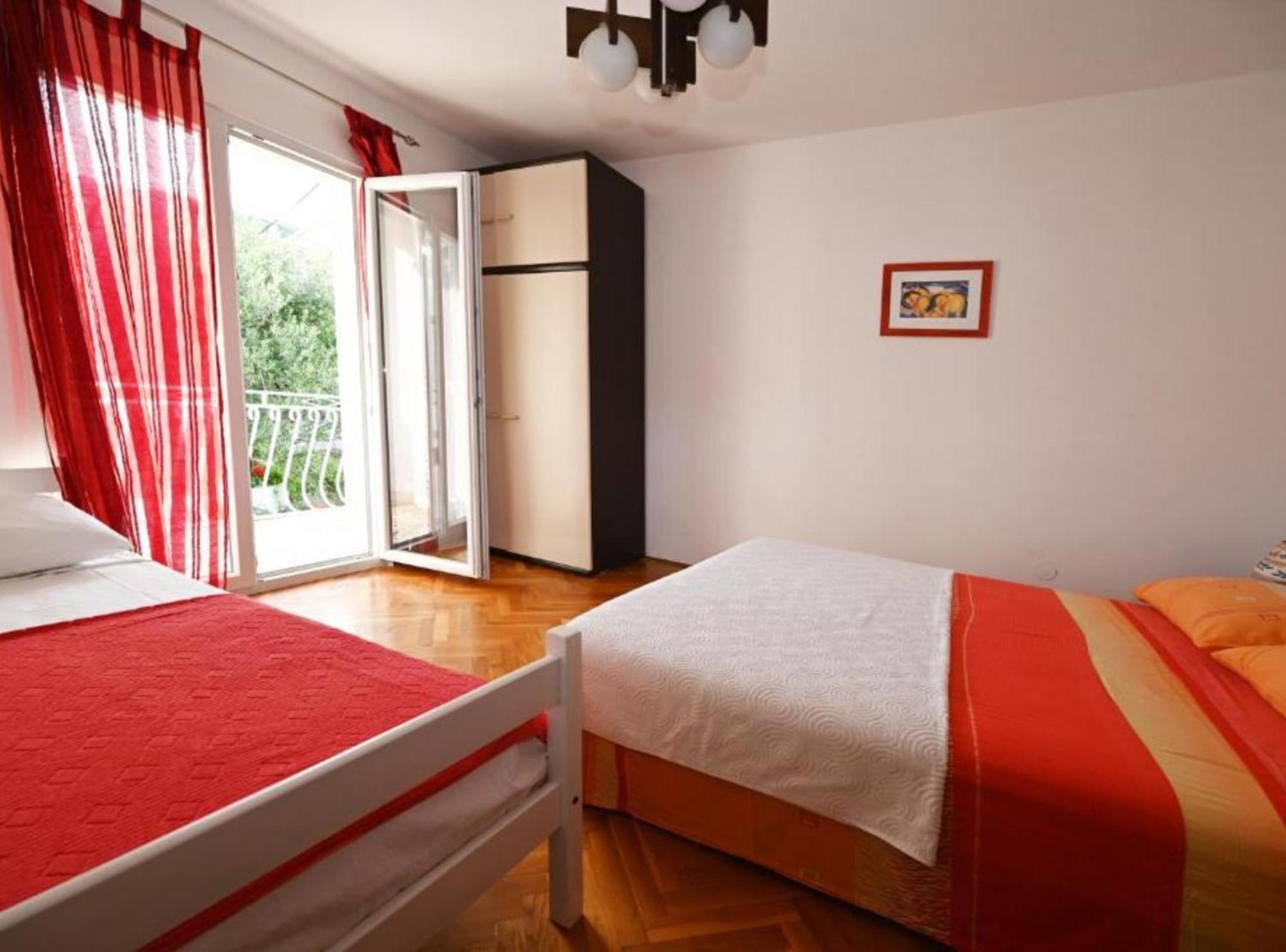 Apartments Mihovilovic - 50 M From Beach Слатине Екстериор снимка