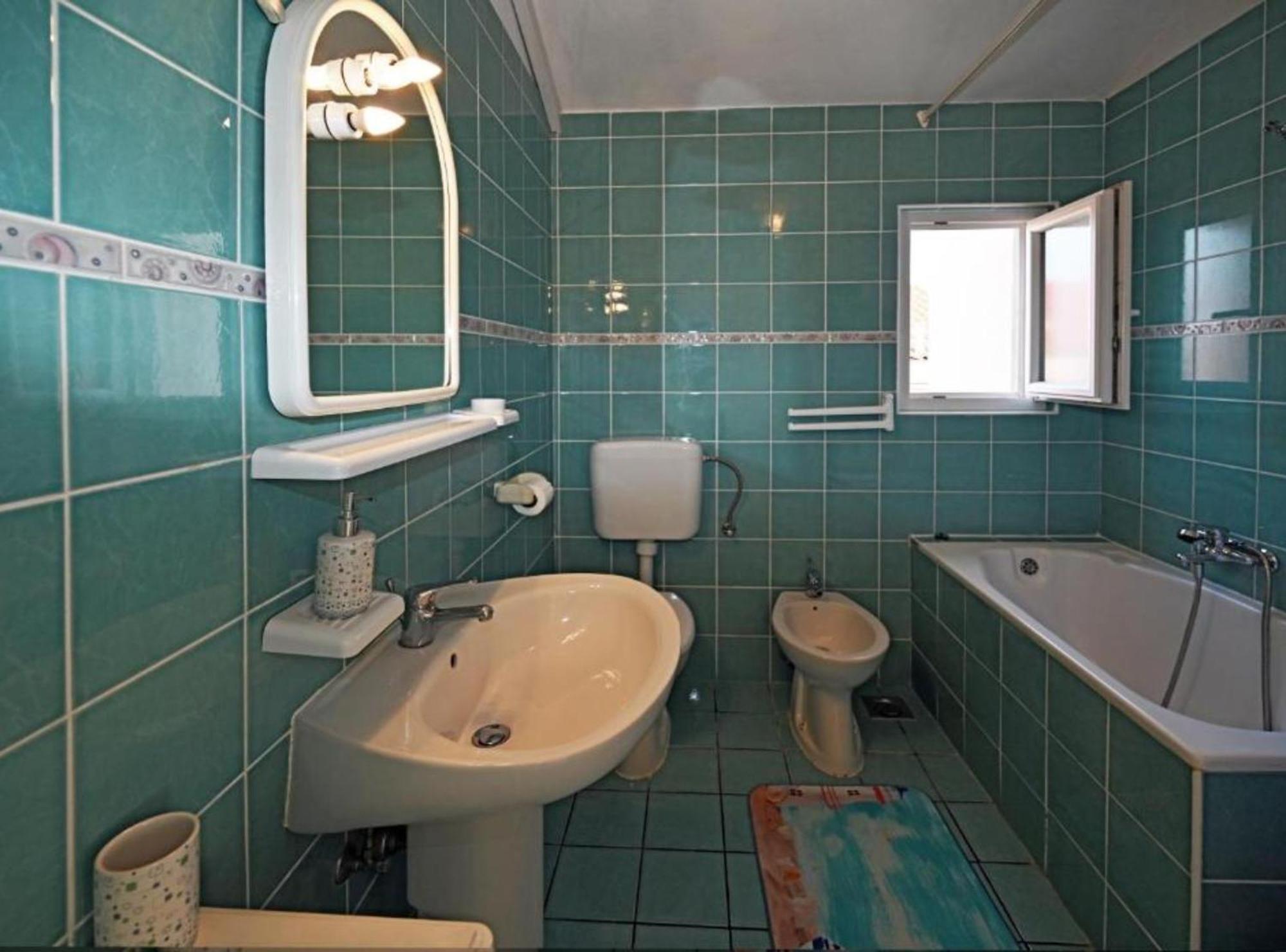 Apartments Mihovilovic - 50 M From Beach Слатине Екстериор снимка