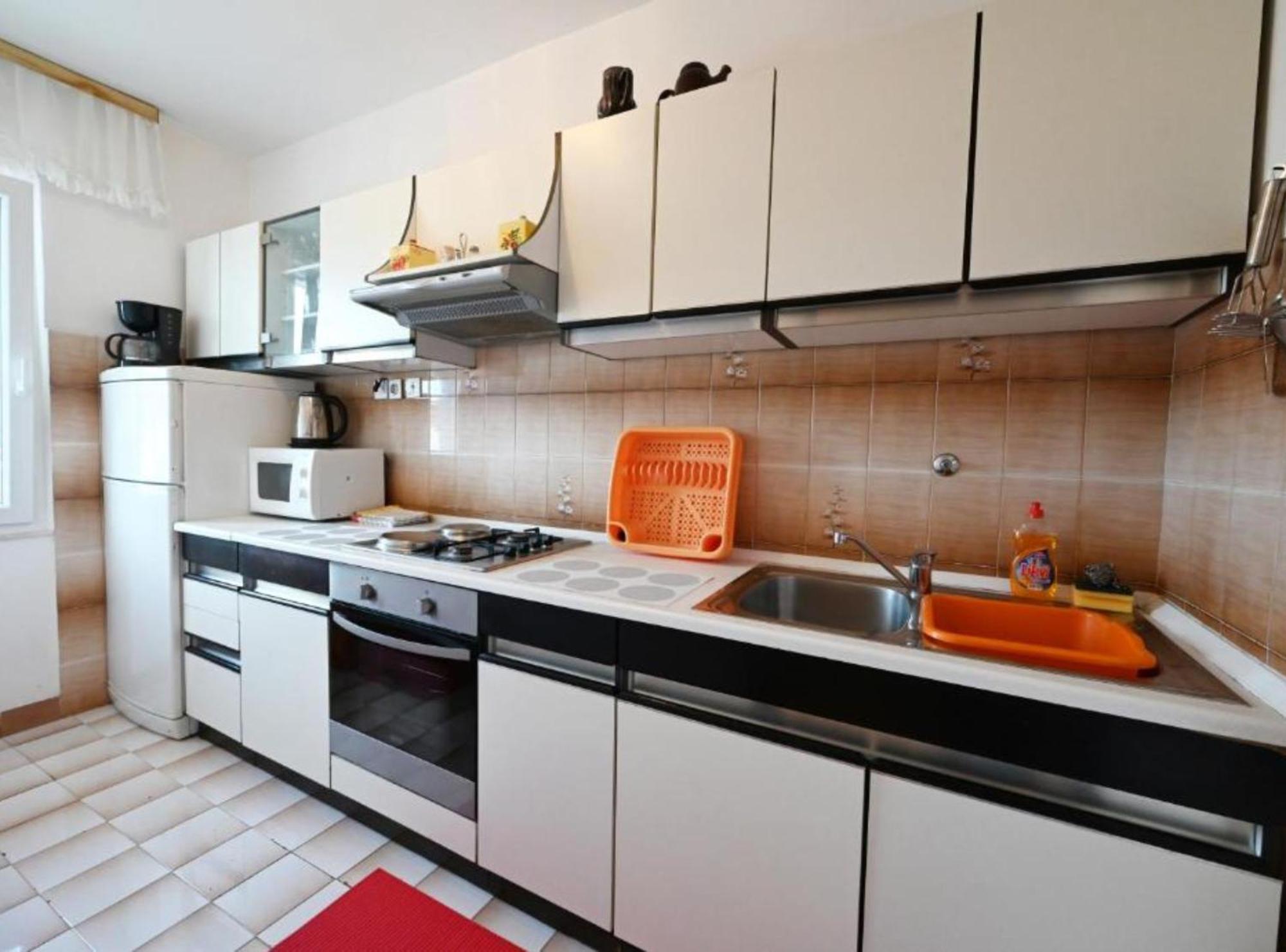 Apartments Mihovilovic - 50 M From Beach Слатине Екстериор снимка