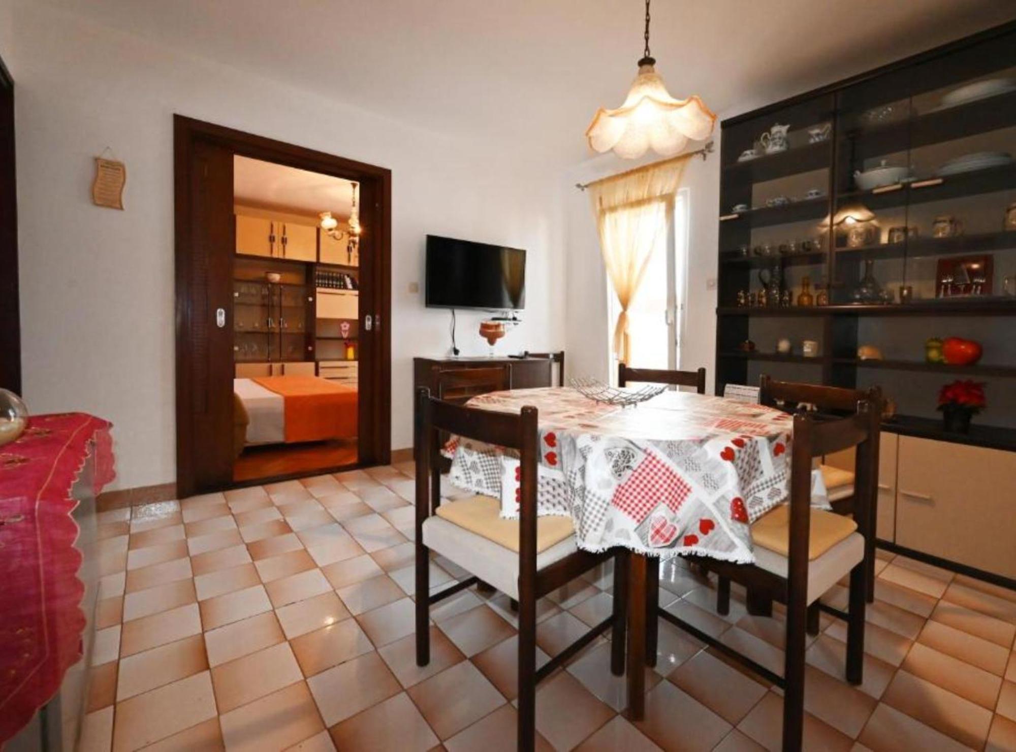 Apartments Mihovilovic - 50 M From Beach Слатине Екстериор снимка