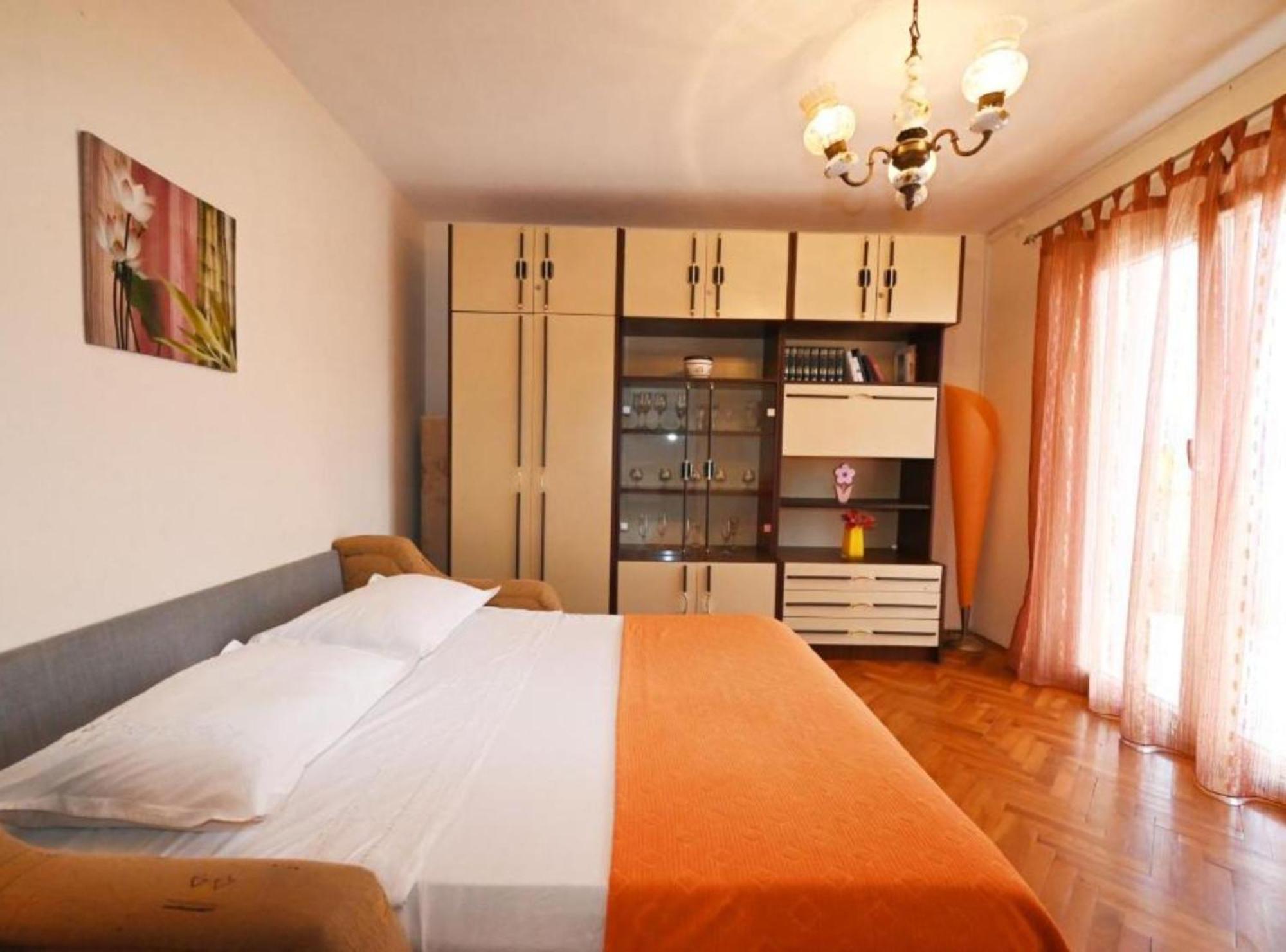Apartments Mihovilovic - 50 M From Beach Слатине Екстериор снимка