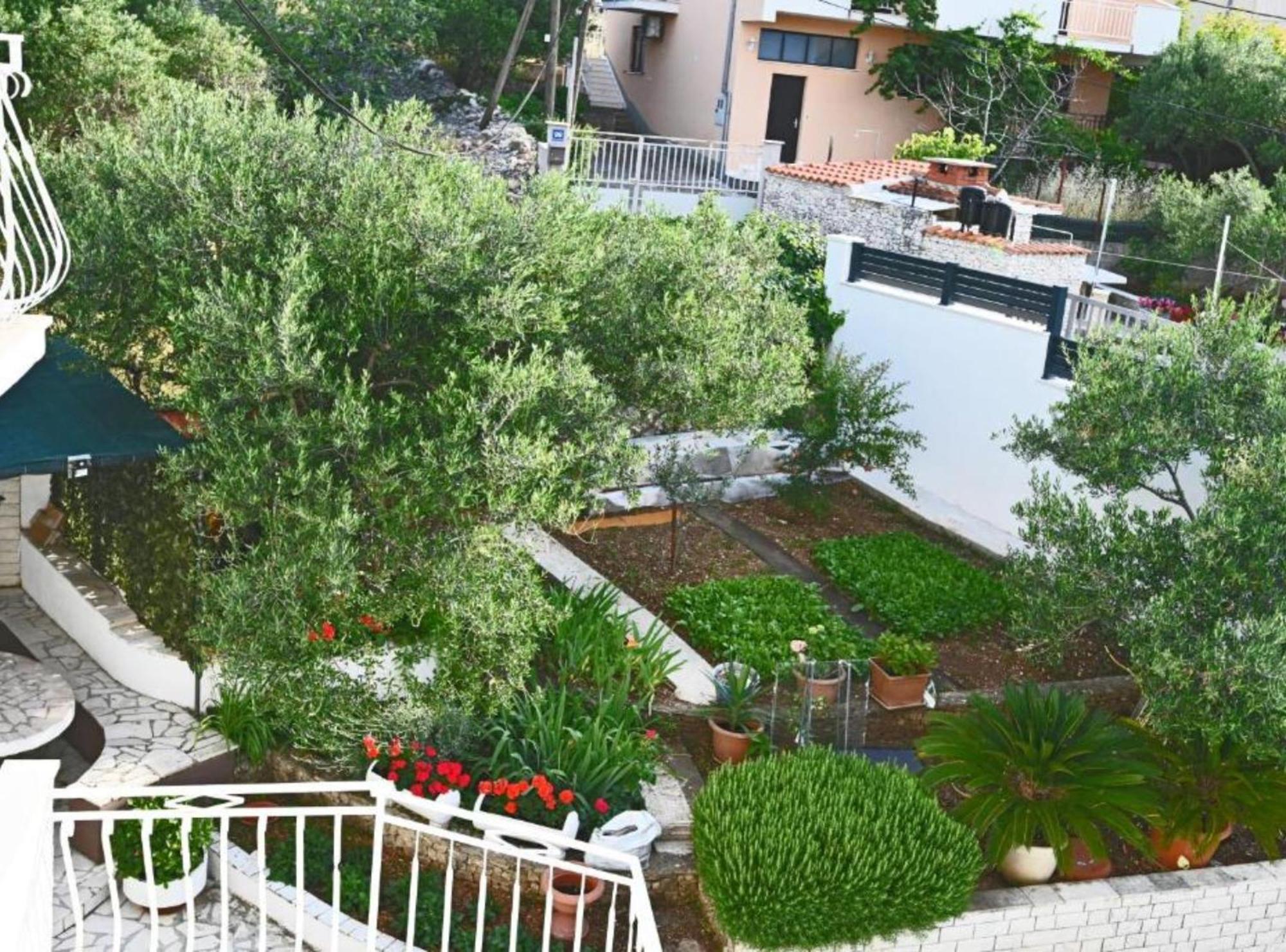 Apartments Mihovilovic - 50 M From Beach Слатине Екстериор снимка