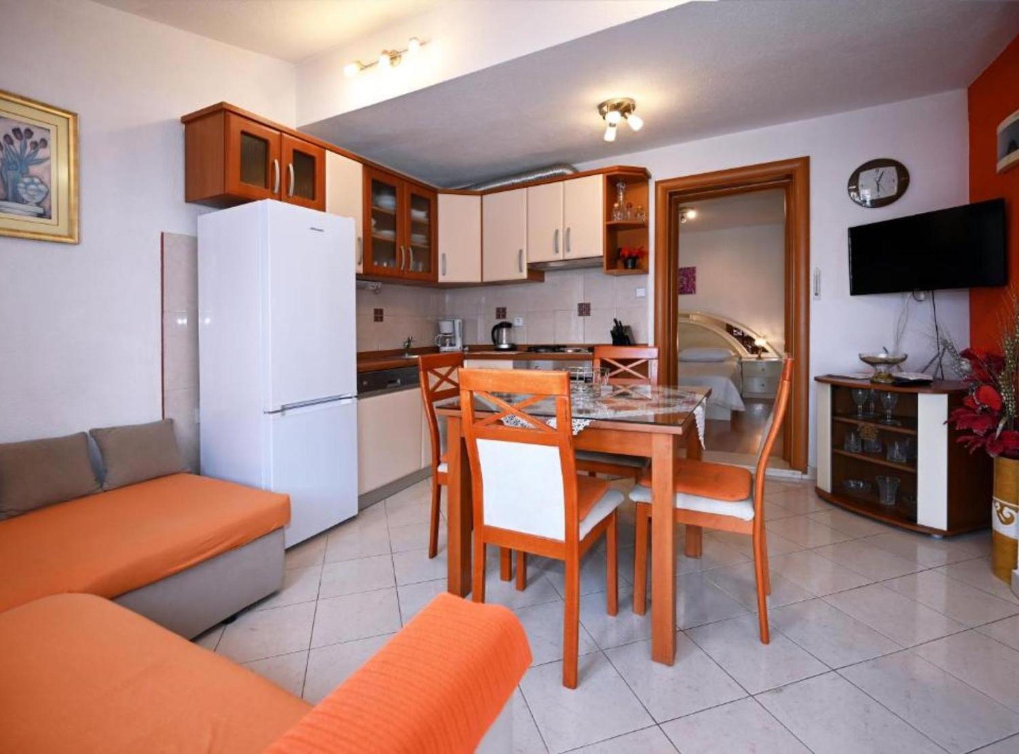 Apartments Mihovilovic - 50 M From Beach Слатине Стая снимка