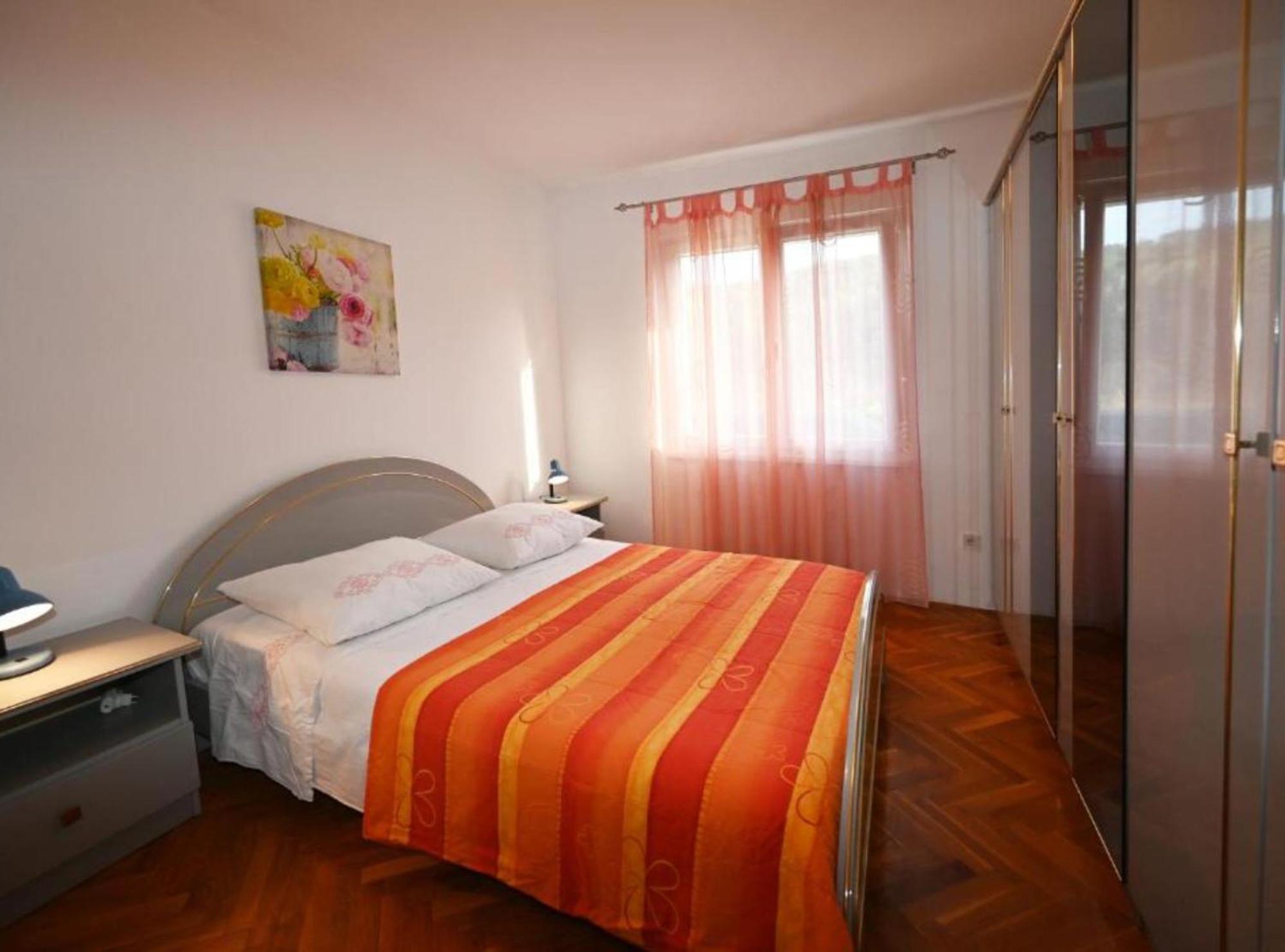 Apartments Mihovilovic - 50 M From Beach Слатине Стая снимка